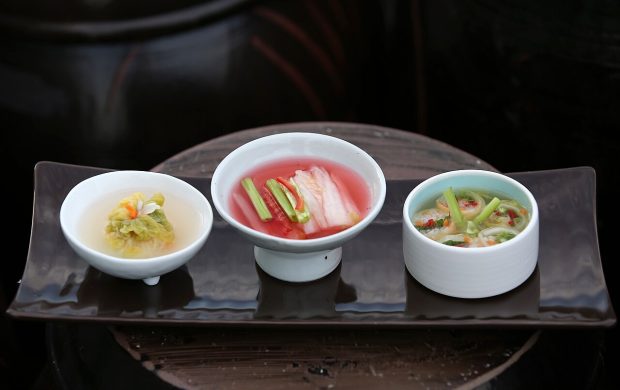 10 Korean Cuisines for 2018 PyeongChang Winter Olympic Games
 
Cooking for Triple White Kimchi
 
September 15, 2017
 
Institute of Traditional Korean Food, Jong