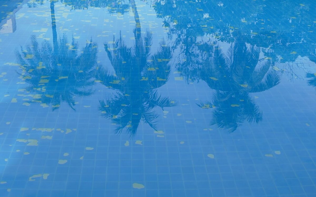 Piscina de un hotel en Tamil Nadu, India. Fotografía referencial.