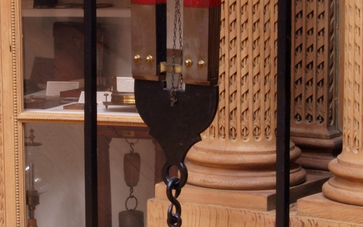 Large magnet, by Van Wetterem Bros., Haarlem, 1875   Seven-fold horseshoe magnet, painted red, after delivery magnetized by V.S.M. van der Willigen, head at the