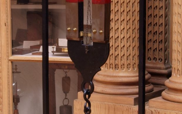 Large magnet, by Van Wetterem Bros., Haarlem, 1875 Seven-fold horseshoe magnet, painted red, after delivery magnetized by V.S.M. van der Willigen, head at the