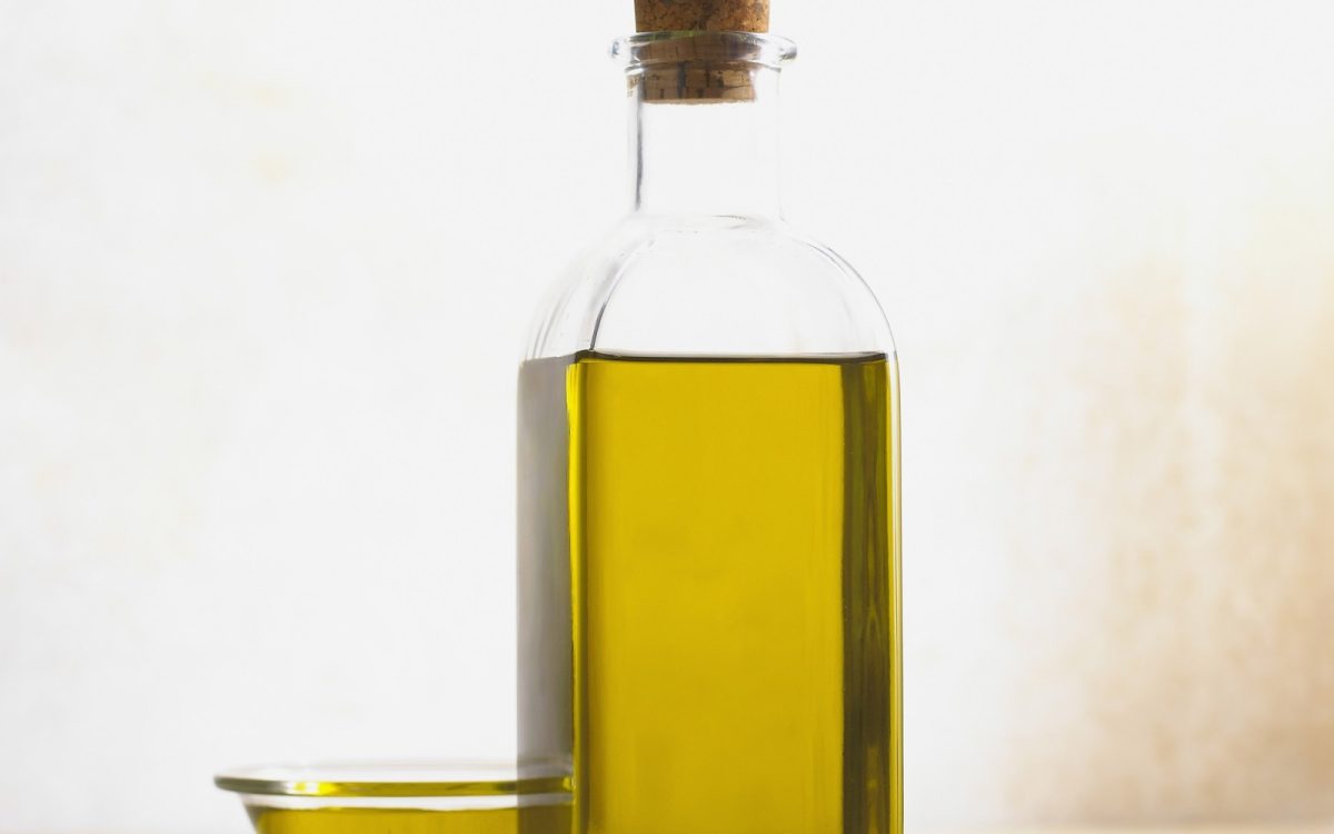 Botella de aceite de oliva.